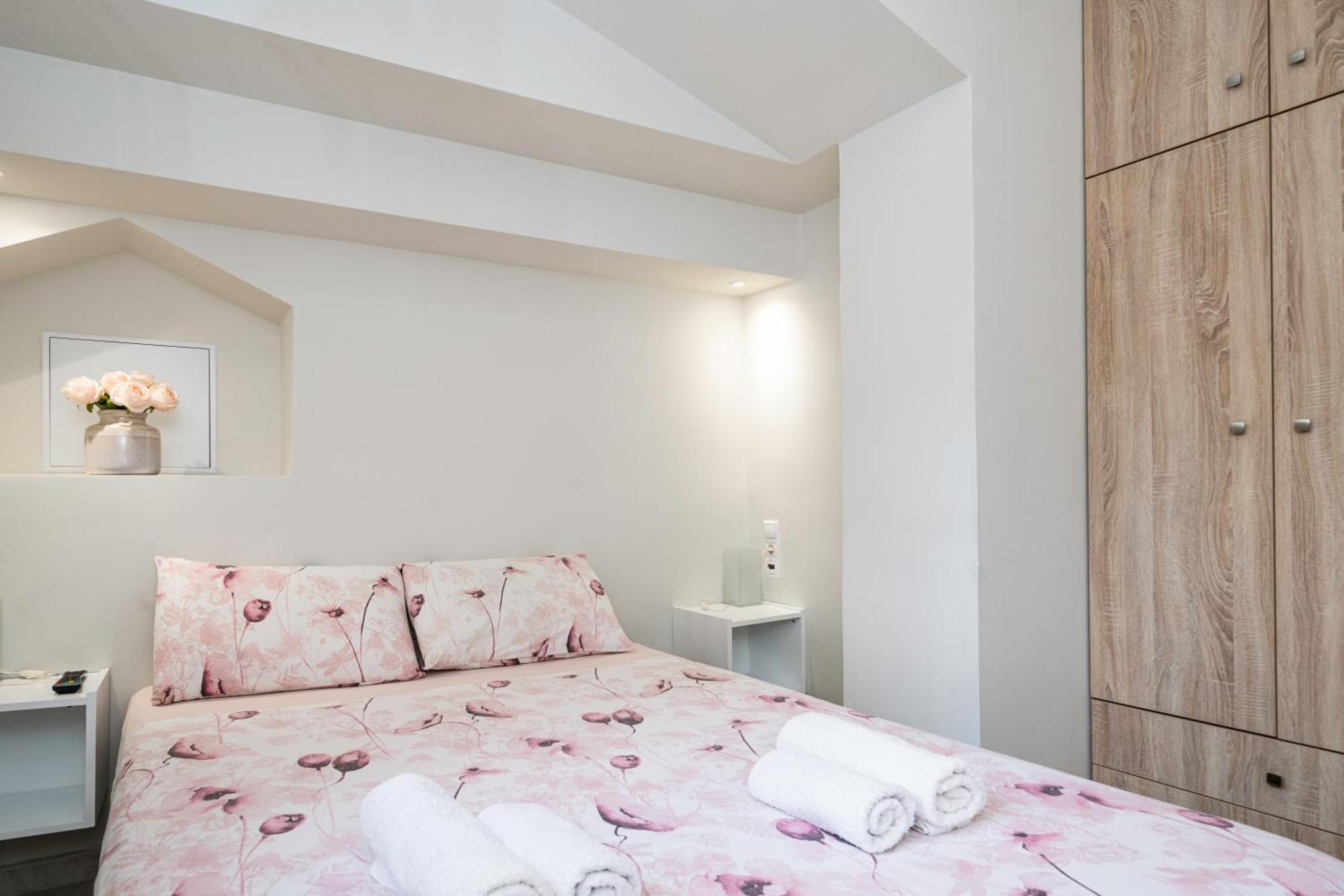 Neon Apartment, Modern, High Quality, Central Apt, Heraklion City ภายนอก รูปภาพ